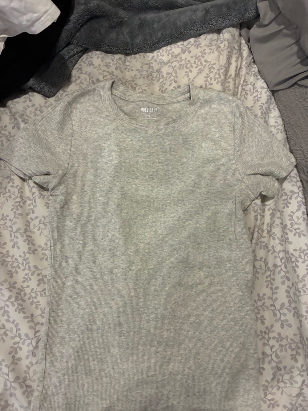 Hollister Light Heather Gray Ribbed t shirt